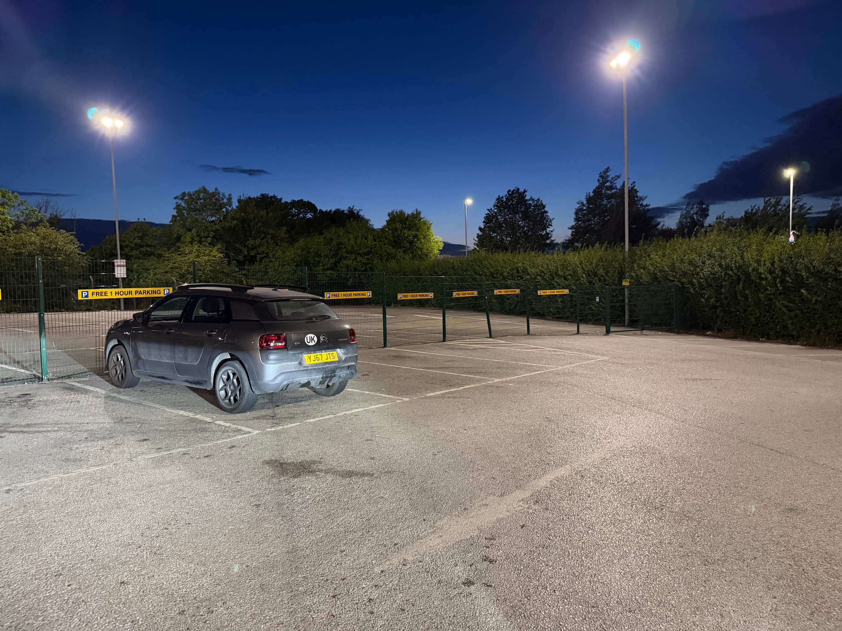 Entrance to the One Hour Free Zone in Leeds Bradford Airport Mid Stay car park